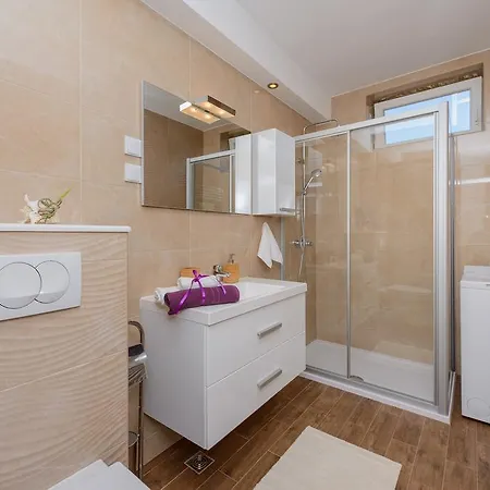 Comfortable Bukvic דוברובניק