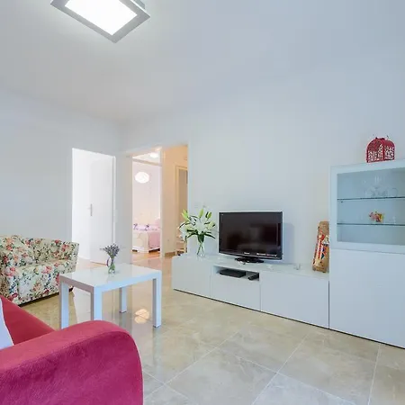 Comfortable Bukvic *