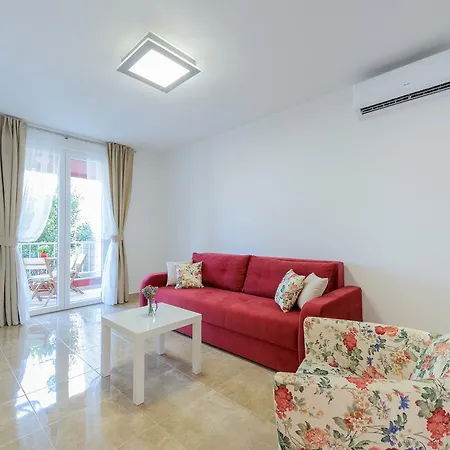 Comfortable Bukvic *